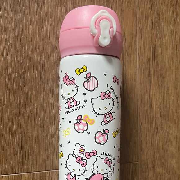 Only 2 Left! HELLO KITTY-NWT Medium Thermos - Picture 8 of 14